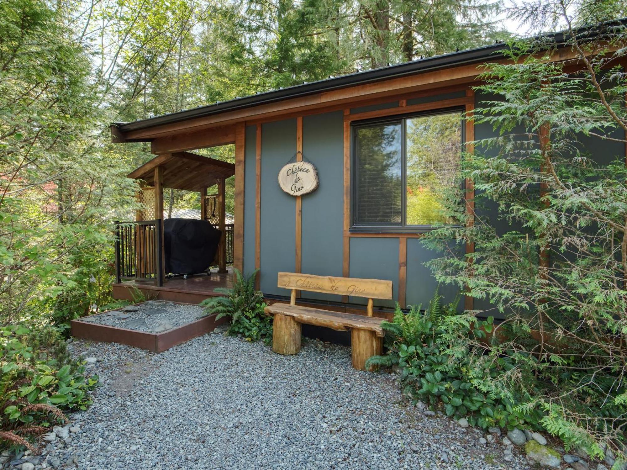 Handsome Dan'S Vacation Cottage Rentals Port Renfrew Chambre photo